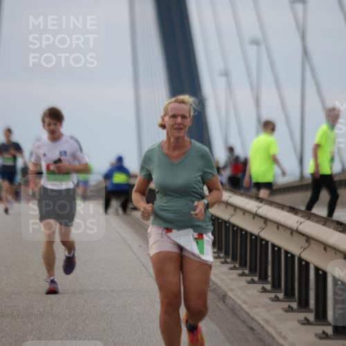 03.10.2025 - Köhlbrandbrückenlauf Jannik Wohlers http://msf.ph/oto/9143482 03.10.2025 15:44:49 Position 1  meine-sportfotos.de