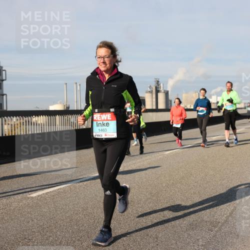 03.10.2025 - Köhlbrandbrückenlauf Lena Gebhardt http://msf.ph/oto/9143485 03.10.2025 10:01:20 Position 2 2068, 1463 meine-sportfotos.de