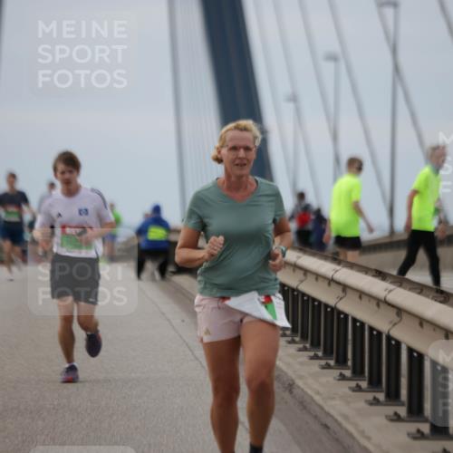 03.10.2025 - Köhlbrandbrückenlauf Jannik Wohlers http://msf.ph/oto/9143486 03.10.2025 15:44:49 Position 1  meine-sportfotos.de