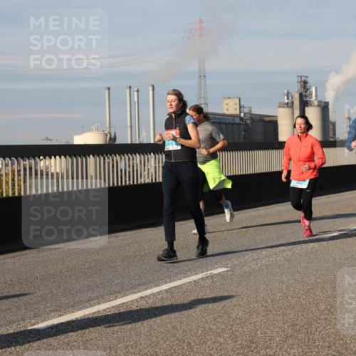 03.10.2025 - Köhlbrandbrückenlauf Lena Gebhardt http://msf.ph/oto/9143494 03.10.2025 10:01:21 Position 2 3215, 2917 meine-sportfotos.de