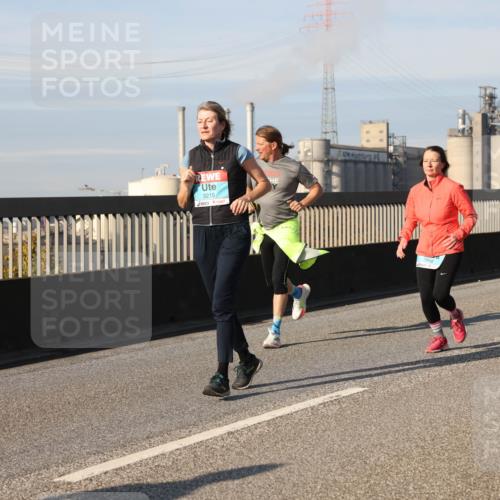 03.10.2025 - Köhlbrandbrückenlauf Lena Gebhardt http://msf.ph/oto/9143499 03.10.2025 10:01:21 Position 2 3215, 2916 meine-sportfotos.de