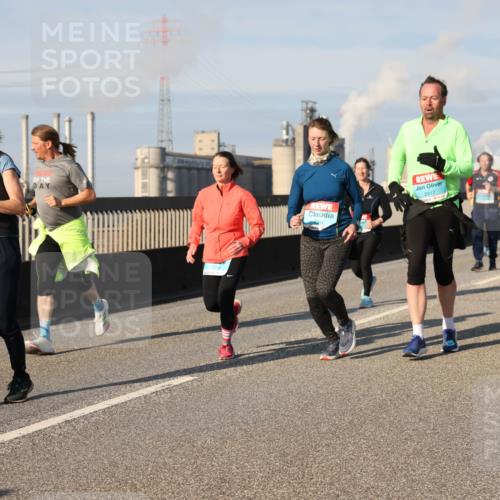 03.10.2025 - Köhlbrandbrückenlauf Lena Gebhardt http://msf.ph/oto/9143502 03.10.2025 10:01:21 Position 2 3215, 2917 meine-sportfotos.de