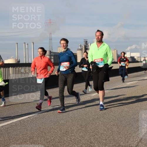 03.10.2025 - Köhlbrandbrückenlauf Lena Gebhardt http://msf.ph/oto/9143508 03.10.2025 10:01:22 Position 2  meine-sportfotos.de