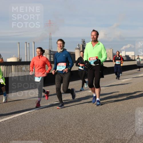 03.10.2025 - Köhlbrandbrückenlauf Lena Gebhardt http://msf.ph/oto/9143512 03.10.2025 10:01:22 Position 2 2916 meine-sportfotos.de