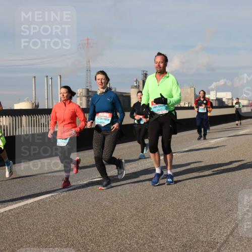 03.10.2025 - Köhlbrandbrückenlauf Lena Gebhardt http://msf.ph/oto/9143515 03.10.2025 10:01:22 Position 2 2916, 2917 meine-sportfotos.de