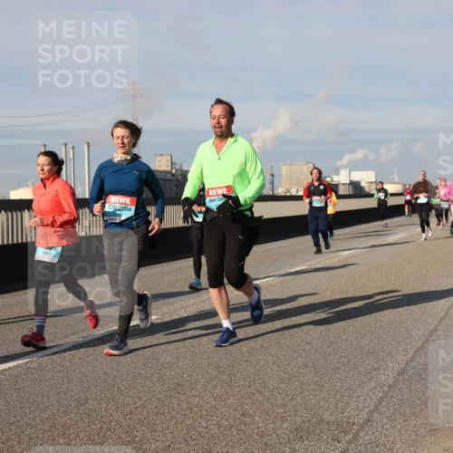03.10.2025 - Köhlbrandbrückenlauf Lena Gebhardt http://msf.ph/oto/9143518 03.10.2025 10:01:22 Position 2  meine-sportfotos.de