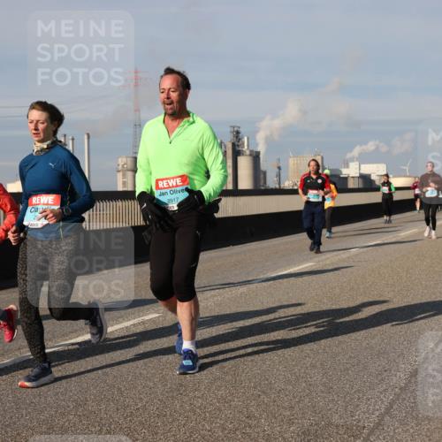 03.10.2025 - Köhlbrandbrückenlauf Lena Gebhardt http://msf.ph/oto/9143529 03.10.2025 10:01:23 Position 2 291, 29, 2917 meine-sportfotos.de