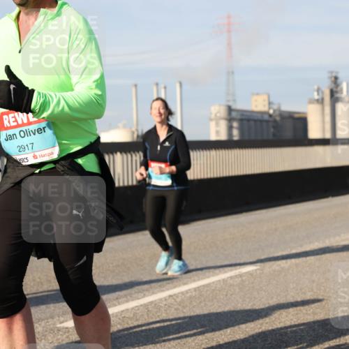 03.10.2025 - Köhlbrandbrückenlauf Lena Gebhardt http://msf.ph/oto/9143544 03.10.2025 10:01:24 Position 2 2917 meine-sportfotos.de