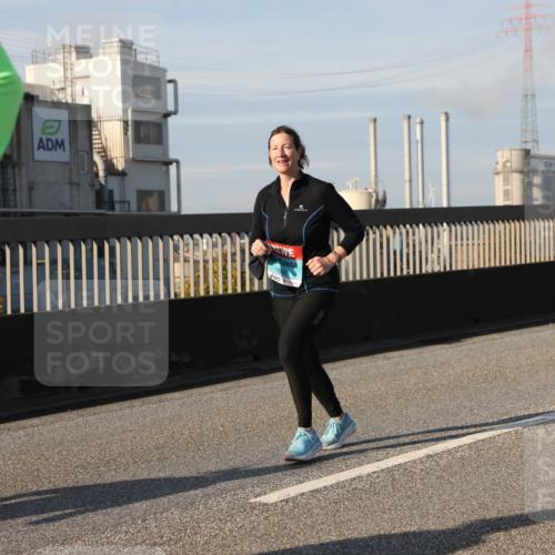03.10.2025 - Köhlbrandbrückenlauf Lena Gebhardt http://msf.ph/oto/9143553 03.10.2025 10:01:24 Position 2  meine-sportfotos.de