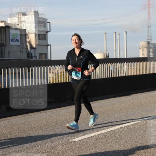 03.10.2025 - Köhlbrandbrückenlauf Lena Gebhardt http://msf.ph/oto/9143555 03.10.2025 10:01:24 Position 2  meine-sportfotos.de