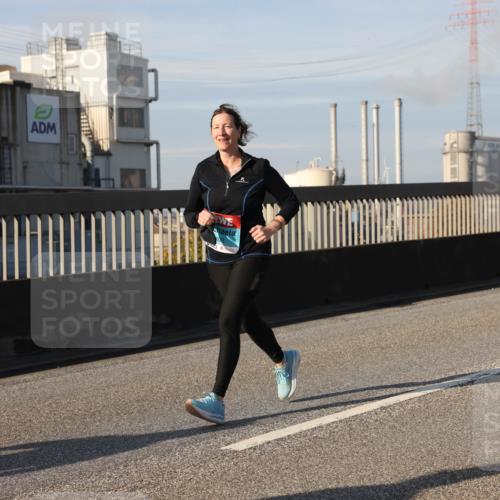 03.10.2025 - Köhlbrandbrückenlauf Lena Gebhardt http://msf.ph/oto/9143559 03.10.2025 10:01:24 Position 2  meine-sportfotos.de