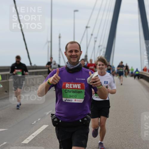 03.10.2025 - Köhlbrandbrückenlauf Jannik Wohlers http://msf.ph/oto/9143571 03.10.2025 15:44:55 Position 1 9410 meine-sportfotos.de
