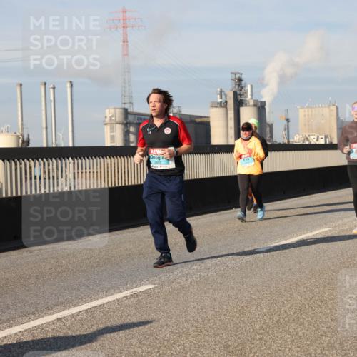 03.10.2025 - Köhlbrandbrückenlauf Lena Gebhardt http://msf.ph/oto/9143573 03.10.2025 10:01:25 Position 2 3407 meine-sportfotos.de