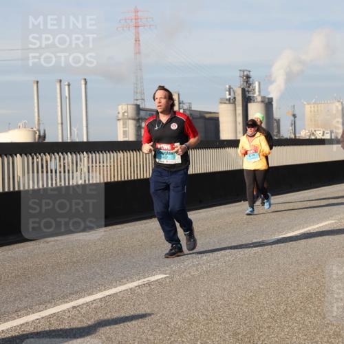 03.10.2025 - Köhlbrandbrückenlauf Lena Gebhardt http://msf.ph/oto/9143576 03.10.2025 10:01:25 Position 2 8407 meine-sportfotos.de