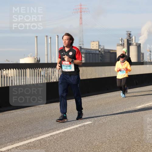 03.10.2025 - Köhlbrandbrückenlauf Lena Gebhardt http://msf.ph/oto/9143588 03.10.2025 10:01:26 Position 2 3407, 770 meine-sportfotos.de