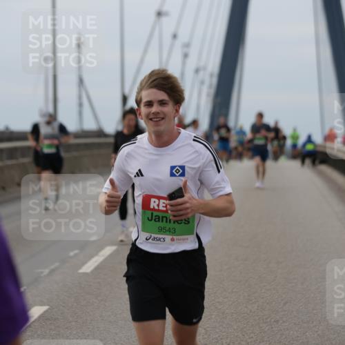 03.10.2025 - Köhlbrandbrückenlauf Jannik Wohlers http://msf.ph/oto/9143590 03.10.2025 15:44:56 Position 1 9543 meine-sportfotos.de