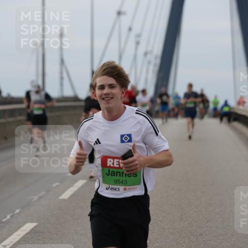 03.10.2025 - Köhlbrandbrückenlauf Jannik Wohlers http://msf.ph/oto/9143592 03.10.2025 15:44:56 Position 1 9543 meine-sportfotos.de