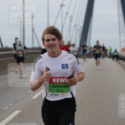 03.10.2025 - Köhlbrandbrückenlauf Jannik Wohlers http://msf.ph/oto/9143597 03.10.2025 15:44:56 Position 1 9543 meine-sportfotos.de
