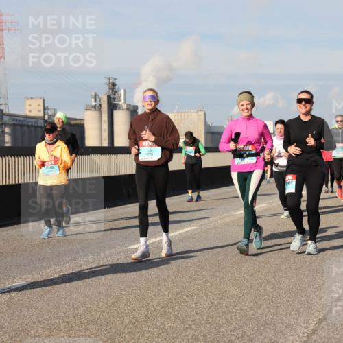 03.10.2025 - Köhlbrandbrückenlauf Lena Gebhardt http://msf.ph/oto/9143598 03.10.2025 10:01:26 Position 2 1994, 3770 meine-sportfotos.de
