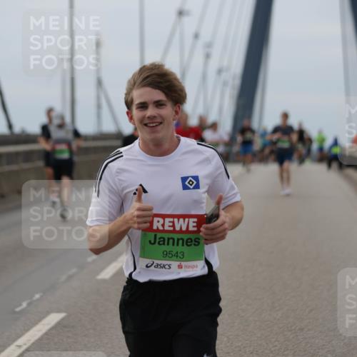 03.10.2025 - Köhlbrandbrückenlauf Jannik Wohlers http://msf.ph/oto/9143599 03.10.2025 15:44:56 Position 1 9543 meine-sportfotos.de