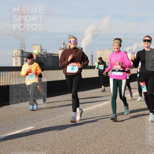 03.10.2025 - Köhlbrandbrückenlauf Lena Gebhardt http://msf.ph/oto/9143602 03.10.2025 10:01:27 Position 2 1994, 3770 meine-sportfotos.de