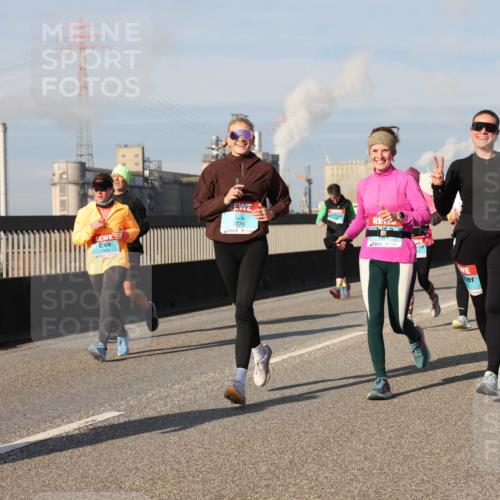 03.10.2025 - Köhlbrandbrückenlauf Lena Gebhardt http://msf.ph/oto/9143606 03.10.2025 10:01:27 Position 2 1994, 3770 meine-sportfotos.de