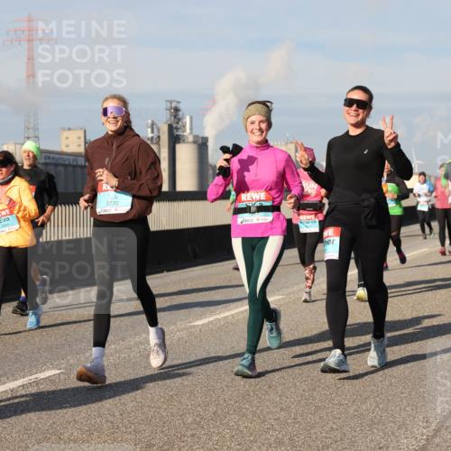 03.10.2025 - Köhlbrandbrückenlauf Lena Gebhardt http://msf.ph/oto/9143611 03.10.2025 10:01:27 Position 2 3770, 1994 meine-sportfotos.de