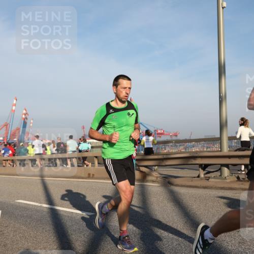 03.10.2025 - Köhlbrandbrückenlauf Yannick Fuchs http://msf.ph/oto/9143612 03.10.2025 08:30:49 Position 2 1022 meine-sportfotos.de