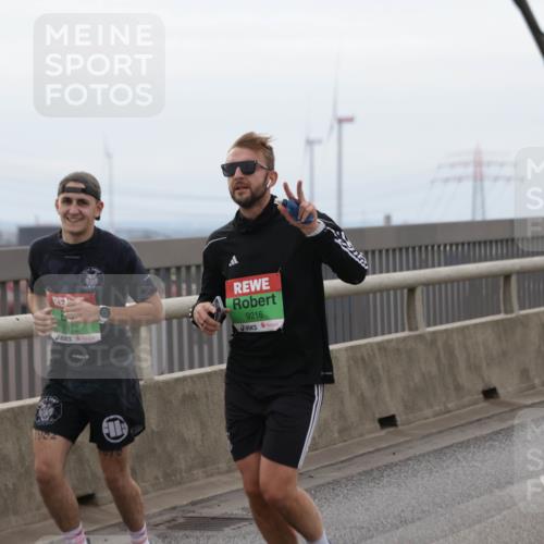 03.10.2025 - Köhlbrandbrückenlauf Jannik Wohlers http://msf.ph/oto/9143613 03.10.2025 15:44:58 Position 1 7112, 9216, 1902 meine-sportfotos.de