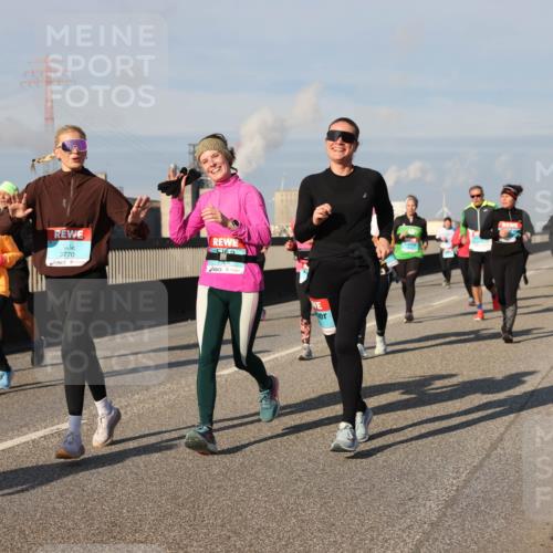 03.10.2025 - Köhlbrandbrückenlauf Lena Gebhardt http://msf.ph/oto/9143614 03.10.2025 10:01:28 Position 2 3770, 5162 meine-sportfotos.de