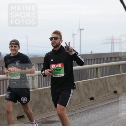 03.10.2025 - Köhlbrandbrückenlauf Jannik Wohlers http://msf.ph/oto/9143615 03.10.2025 15:44:58 Position 1 7112, 9216, 1902, 978 meine-sportfotos.de
