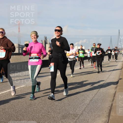 03.10.2025 - Köhlbrandbrückenlauf Lena Gebhardt http://msf.ph/oto/9143622 03.10.2025 10:01:28 Position 2 3770 meine-sportfotos.de