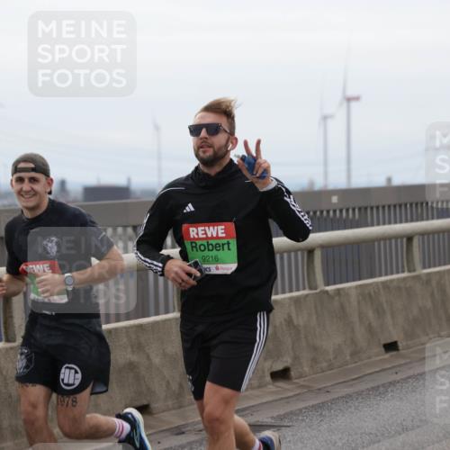 03.10.2025 - Köhlbrandbrückenlauf Jannik Wohlers http://msf.ph/oto/9143624 03.10.2025 15:44:59 Position 1 1978, 9216 meine-sportfotos.de