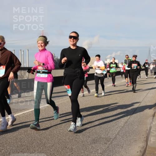 03.10.2025 - Köhlbrandbrückenlauf Lena Gebhardt http://msf.ph/oto/9143626 03.10.2025 10:01:28 Position 2 3770 meine-sportfotos.de