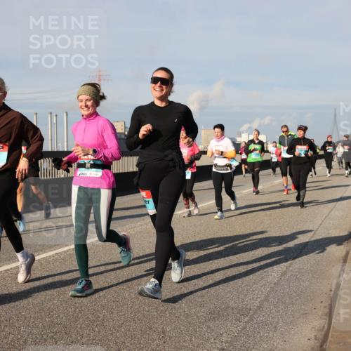 03.10.2025 - Köhlbrandbrückenlauf Lena Gebhardt http://msf.ph/oto/9143630 03.10.2025 10:01:28 Position 2 3770 meine-sportfotos.de