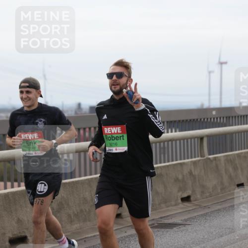 03.10.2025 - Köhlbrandbrückenlauf Jannik Wohlers http://msf.ph/oto/9143631 03.10.2025 15:44:59 Position 1 7112, 9216, 978 meine-sportfotos.de