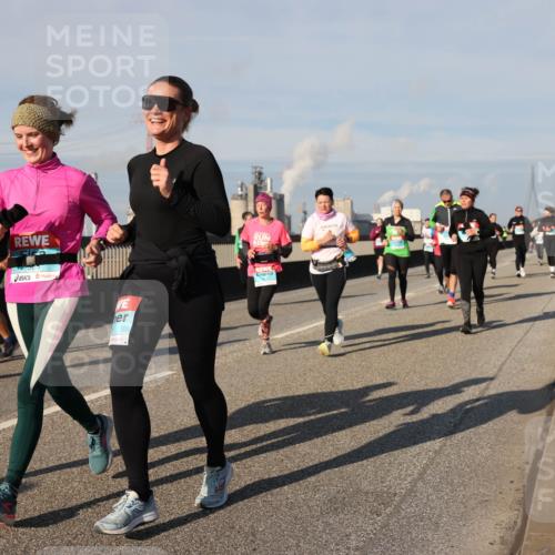 03.10.2025 - Köhlbrandbrückenlauf Lena Gebhardt http://msf.ph/oto/9143633 03.10.2025 10:01:29 Position 2  meine-sportfotos.de