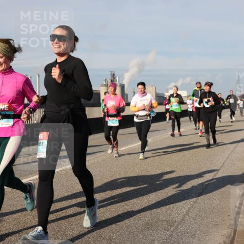 03.10.2025 - Köhlbrandbrückenlauf Lena Gebhardt http://msf.ph/oto/9143636 03.10.2025 10:01:29 Position 2  meine-sportfotos.de
