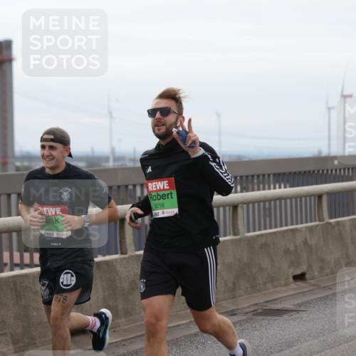 03.10.2025 - Köhlbrandbrückenlauf Jannik Wohlers http://msf.ph/oto/9143638 03.10.2025 15:44:59 Position 1 7112, 9216, 978 meine-sportfotos.de