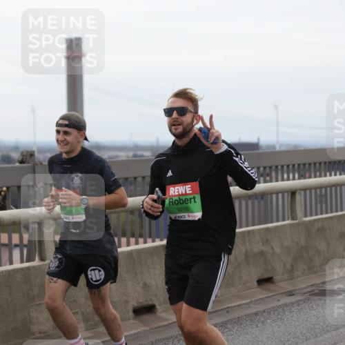 03.10.2025 - Köhlbrandbrückenlauf Jannik Wohlers http://msf.ph/oto/9143644 03.10.2025 15:44:59 Position 1 7112, 9216, 978 meine-sportfotos.de