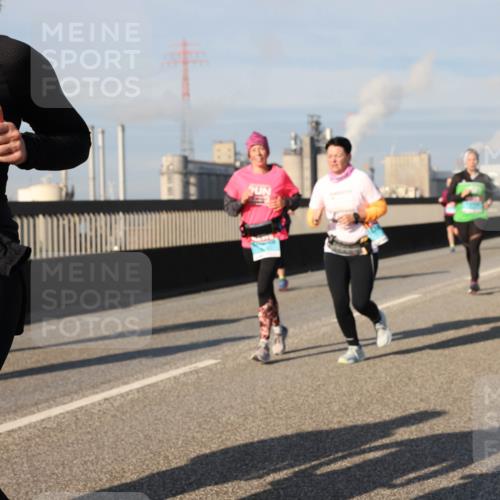 03.10.2025 - Köhlbrandbrückenlauf Lena Gebhardt http://msf.ph/oto/9143646 03.10.2025 10:01:29 Position 2  meine-sportfotos.de