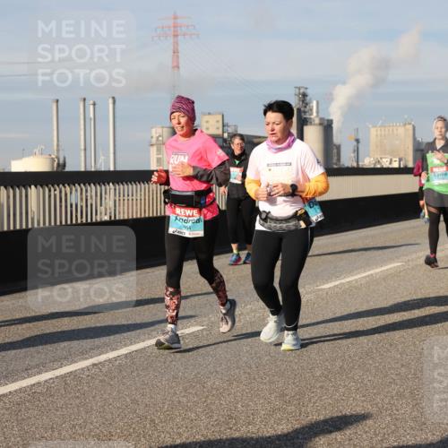 03.10.2025 - Köhlbrandbrückenlauf Lena Gebhardt http://msf.ph/oto/9143653 03.10.2025 10:01:29 Position 2 04 meine-sportfotos.de