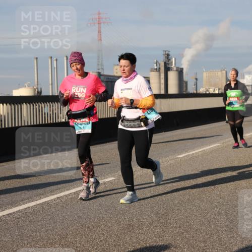 03.10.2025 - Köhlbrandbrückenlauf Lena Gebhardt http://msf.ph/oto/9143656 03.10.2025 10:01:30 Position 2 804 meine-sportfotos.de