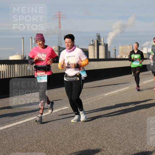 03.10.2025 - Köhlbrandbrückenlauf Lena Gebhardt http://msf.ph/oto/9143664 03.10.2025 10:01:30 Position 2 4 meine-sportfotos.de