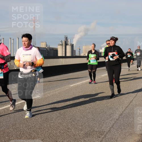 03.10.2025 - Köhlbrandbrückenlauf Lena Gebhardt http://msf.ph/oto/9143666 03.10.2025 10:01:30 Position 2 04 meine-sportfotos.de