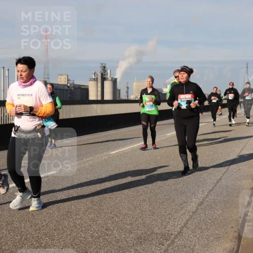 03.10.2025 - Köhlbrandbrückenlauf Lena Gebhardt http://msf.ph/oto/9143669 03.10.2025 10:01:30 Position 2 804 meine-sportfotos.de