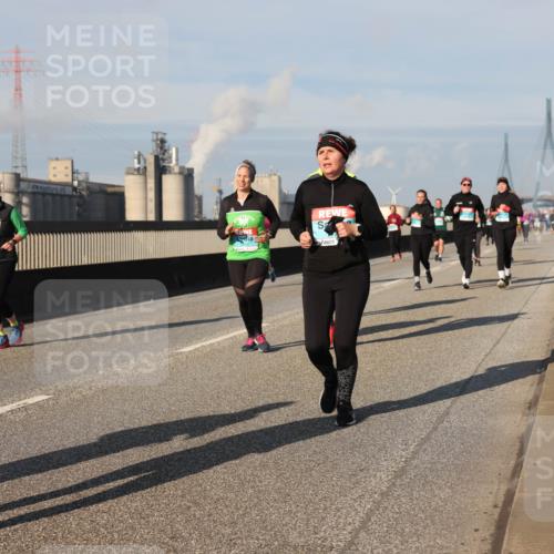 03.10.2025 - Köhlbrandbrückenlauf Lena Gebhardt http://msf.ph/oto/9143672 03.10.2025 10:01:30 Position 2  meine-sportfotos.de