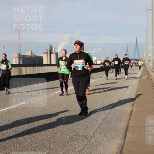 03.10.2025 - Köhlbrandbrückenlauf Lena Gebhardt http://msf.ph/oto/9143677 03.10.2025 10:01:31 Position 2 1723 meine-sportfotos.de