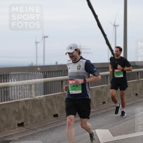 03.10.2025 - Köhlbrandbrückenlauf Jannik Wohlers http://msf.ph/oto/9143685 03.10.2025 15:45:01 Position 1 9096 meine-sportfotos.de