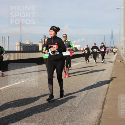 03.10.2025 - Köhlbrandbrückenlauf Lena Gebhardt http://msf.ph/oto/9143686 03.10.2025 10:01:31 Position 2  meine-sportfotos.de
